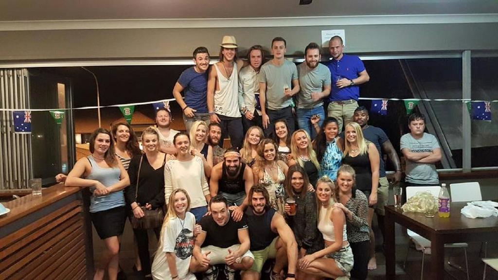 Global Backpackers Port Douglas Exteriör bild