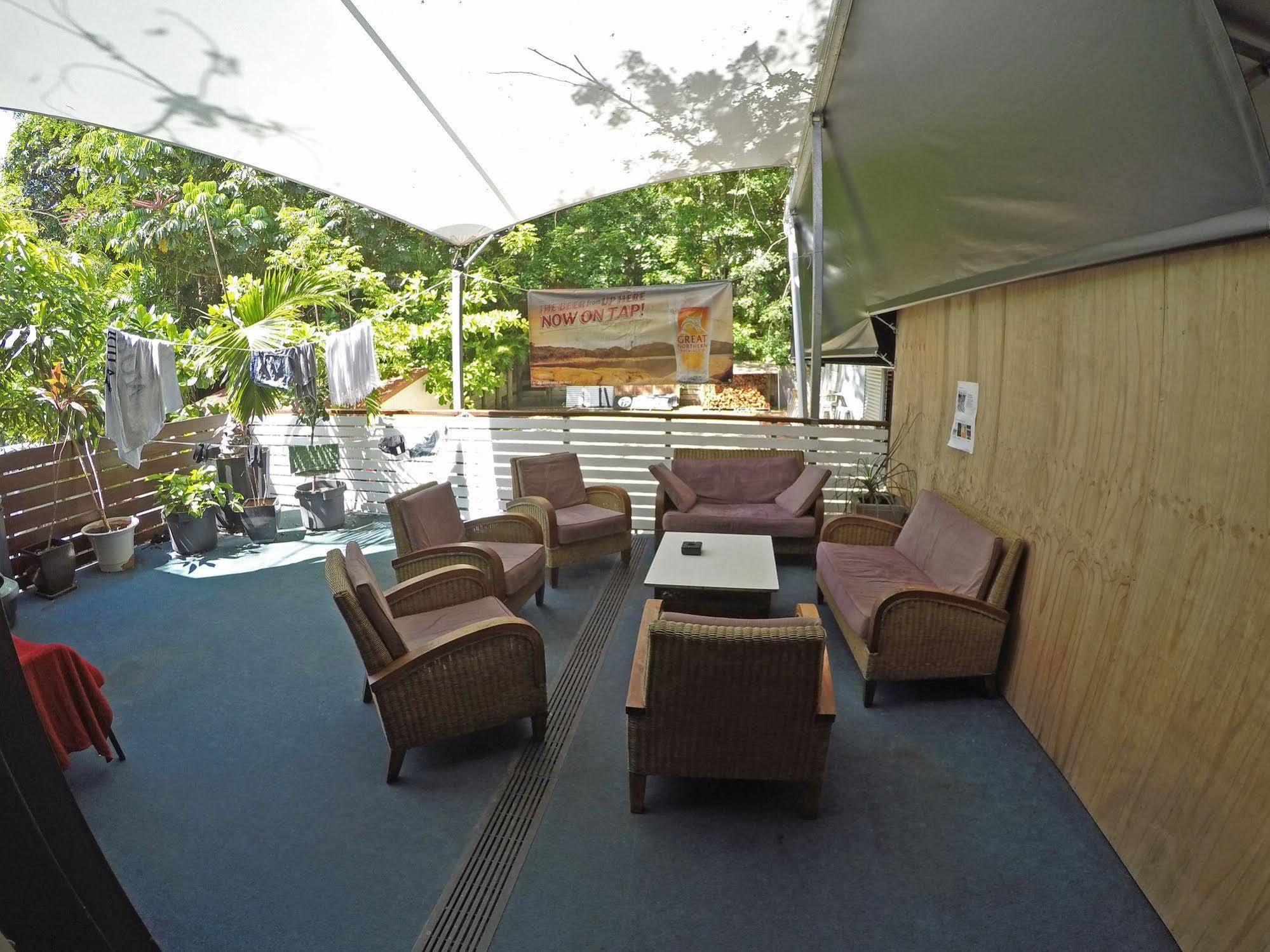 Global Backpackers Port Douglas Exteriör bild