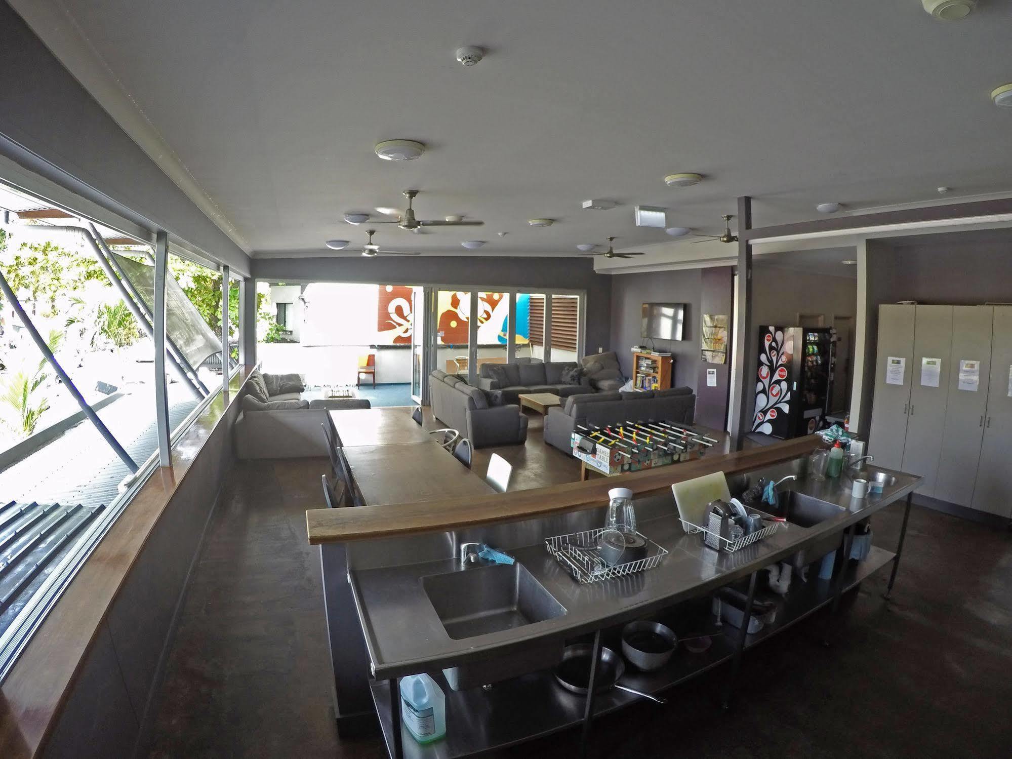 Global Backpackers Port Douglas Exteriör bild